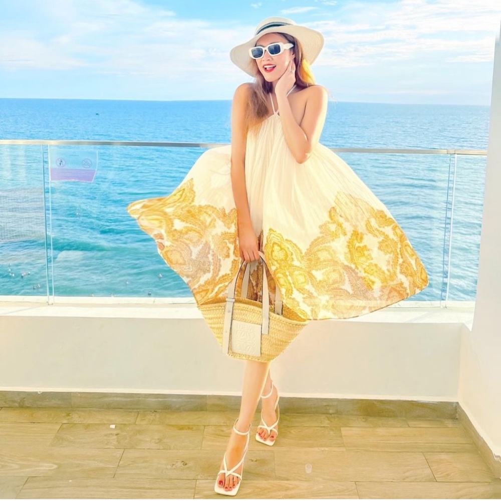 H&M | White Pleated Paisley Dress